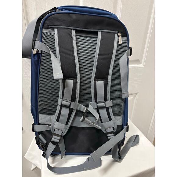 Amazon Basics Convertible Travel Backpack Carry-On Approx. 22x14x9 inches blue - Picture 3 of 14